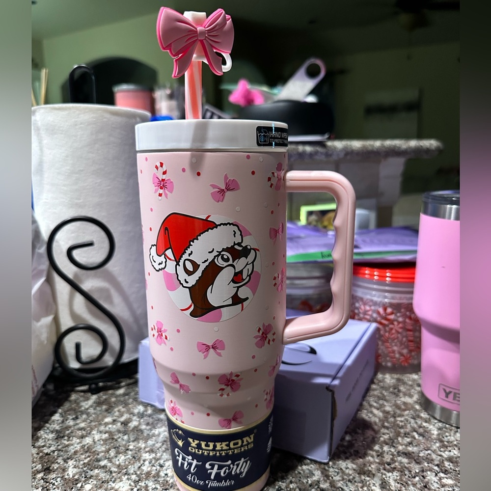 BUC-EE’S 2025 Holiday Bow 40 oz Tumbler
